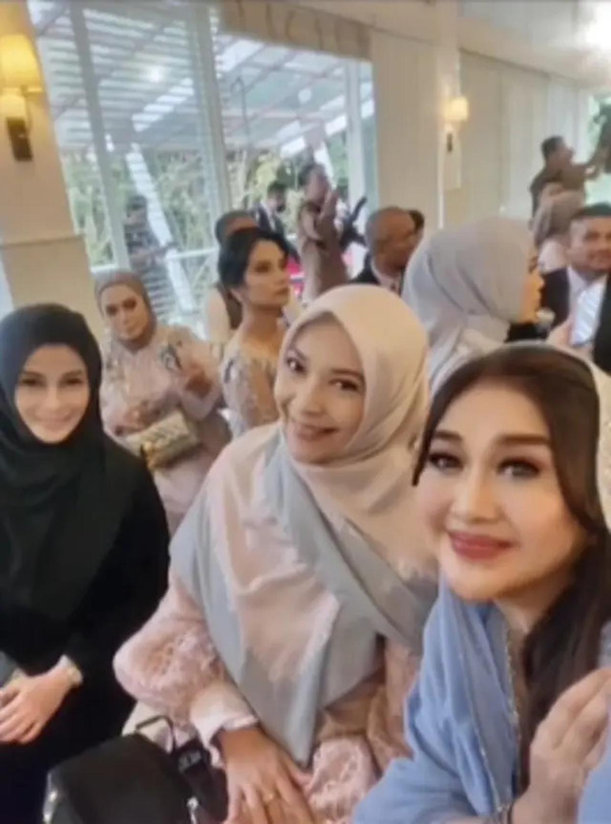 Pilihan Gaya Paramitha Rusady saat Kondangan, Tampil Cantik Awet Muda di Usia 58 Tahun