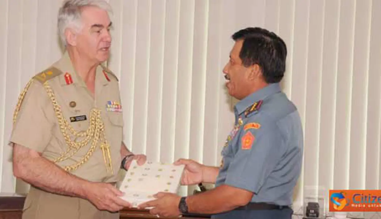 Citizen6, Jakarta: Panglima TNI Laksamana TNI Agus Suhartono, S.E., beserta para staf menerima kunjungan Kasad Australia, Lt General K. J. Gillespie, AO, DSC, CSM., di Mabes TNI, Cilangkap, Jakarta Timur, Senin (28/3). (Pengirim: Badarudin Bakri Badar)