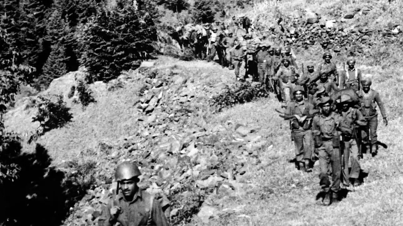 Mohammad Deen Jagir adalah seorang pemuda Gujjar yang buta huruf dari desa Darakasi di Tangmarg. Pemuda biasa ini mendapat penghargaan Padma Shree karena bisa menggagalkan Operasi Gibraltar (AFP).