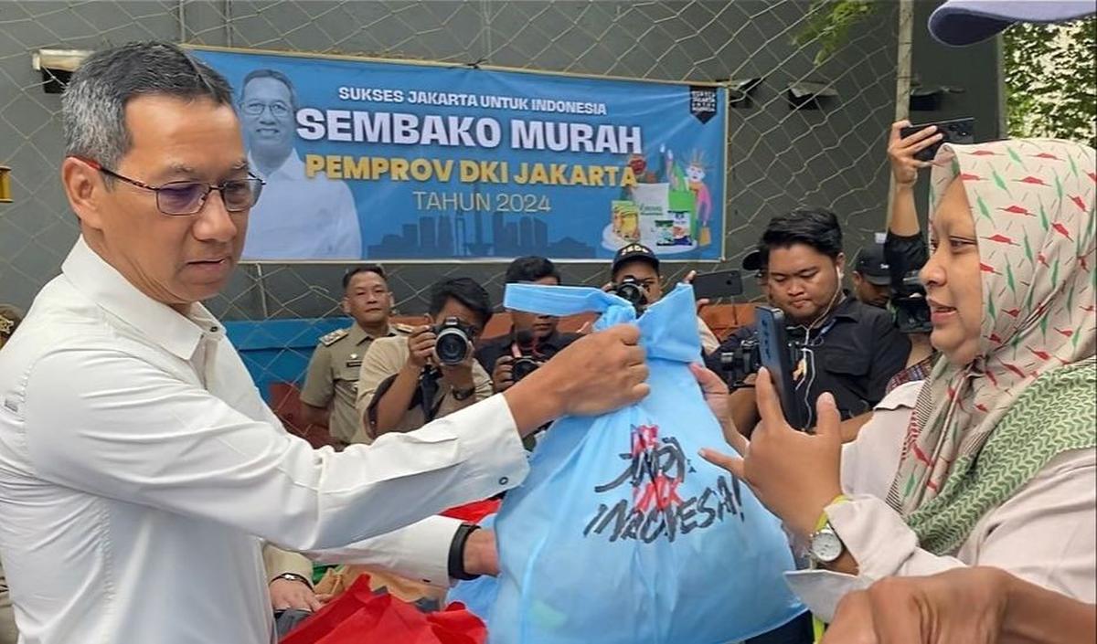 Hal inilah yang membuat pemilihan warna biru muda dalam bungkusan bansos itu menjadi ramai disorot. <br>