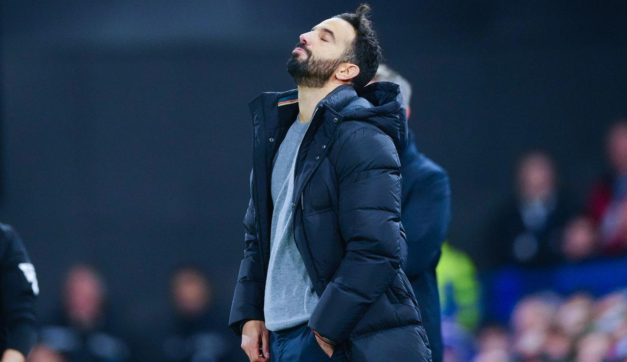 Mereka pun mampu unggul lebih dulu berkat gol Marcus Rashford pada menit ke-2. Sayangnya, gawang Manchester United yang dikawal Andre Onana kebobolan pada menit ke-43. Umpan dari Wes Burns mampu dituntaskan Omari Hutchinson menjadi gol dengan tendangan kaki kiri. (AP Photo/Dave Shopland)