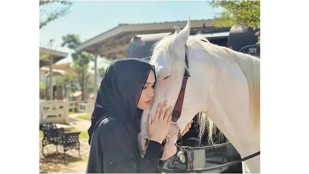 6 Potret Terbaru Alyssa Spischak, Putri Sambung Ustaz Derry Sulaiman yang Memesona