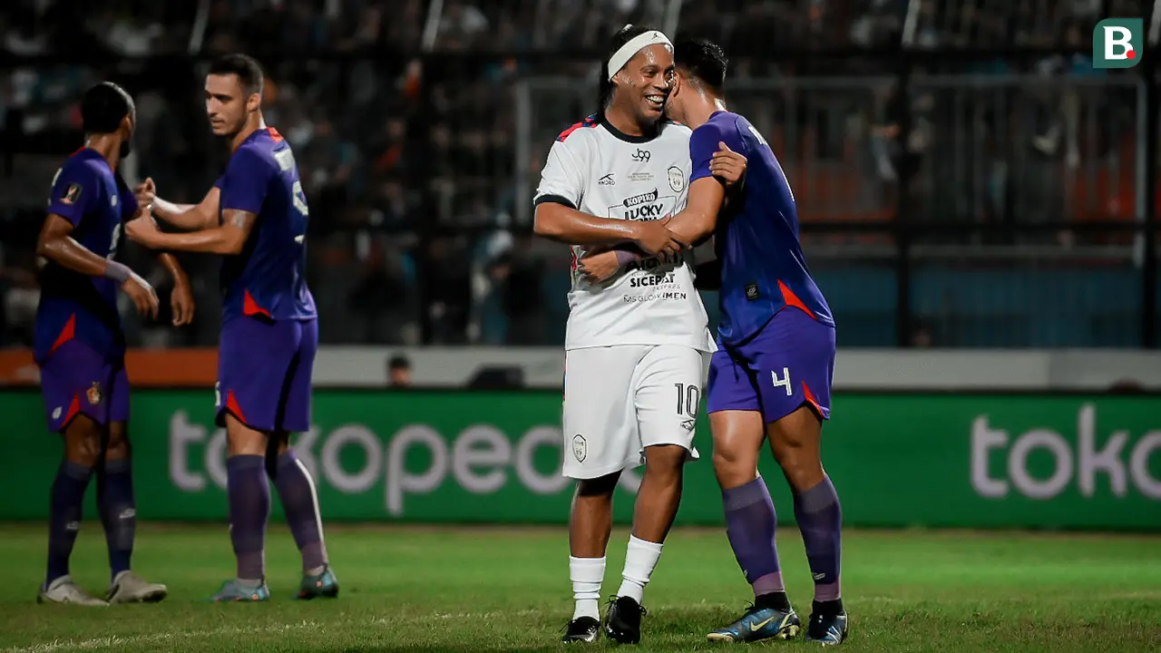 Foto: Diperkuat Ronaldinho, RANS Nusantara FC Tumbang dari Persik Kediri Pada Ajang Trofeo Meet the Star