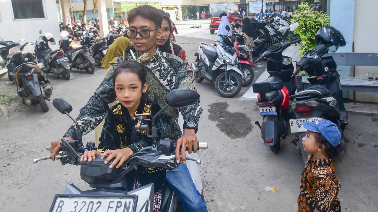 FOTO: Antusias Murid TK Tampil dalam Pergelaran Busana Tradisional Hari Kartini