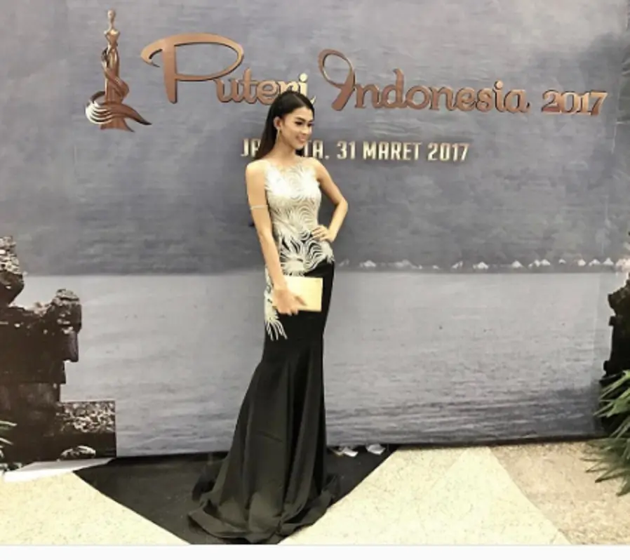 Dinda Syarif menghadiri malam puncak Puteri Indonesia 2017. (Instagram/dindasyarif)