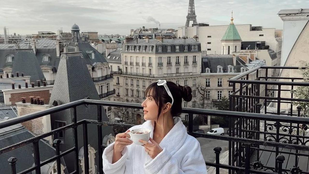 Pancarkan Aura Putri Kerajaan, 8 Foto Throwback Bumil Cantik Jessica Mila di Paris