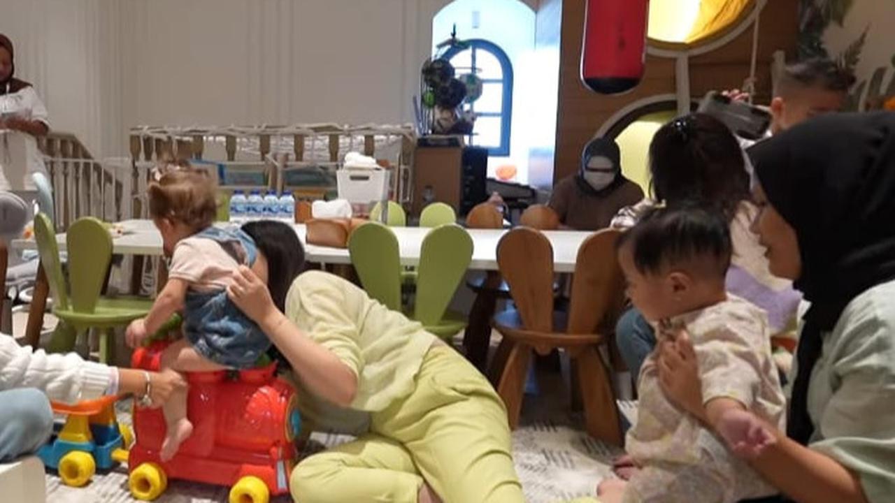 Potret Baby Kamari Kunjungi Rumah 'Sultan Andara', Asyik Main di Playground Bareng Rayyanza & Baby Lily