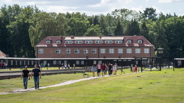 Mengunjungi Kamp Konsentrasi Nazi di Polandia