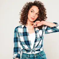 Menata rambut curly dengan benar. (foto: halayalex/freepik)