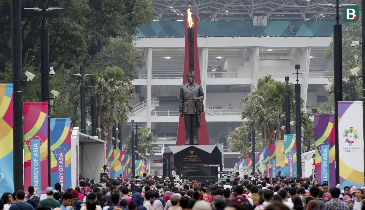 Ratusan warga antusias menghadiri Festival Asian Games 2018 yang digelar di kawasan Gelora Bung Karno, Senayan Jakarta pada hari Sabtu (1/9/2018). (Bola.com/Peksi Cahyo)