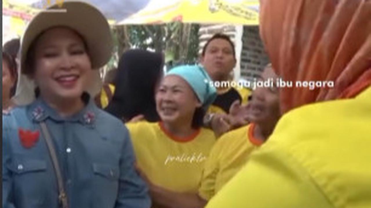 Senyum Malu-Malu Titiek Soeharto Saat Digoda Ibu-ibu