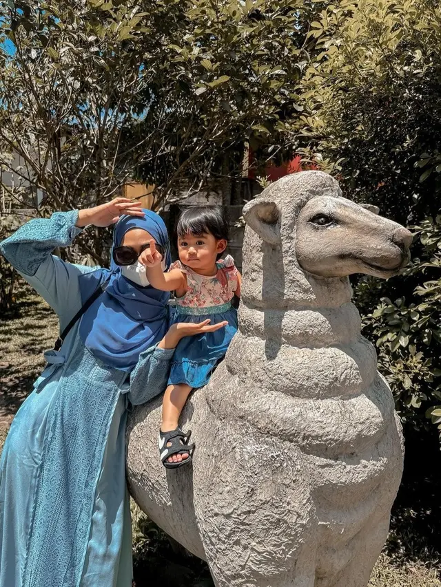 Teuku Ryan belakangan ini tidak ikut berlibur bersama Ria Ricis dan Moanna