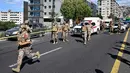 Media pemerintah Lebanon mengatakan serangan tersebut terjadi di jalan raya utama yang menghubungkan ibu kota dengan wilayah utara negara itu. (JOSEPH EID/AFP)