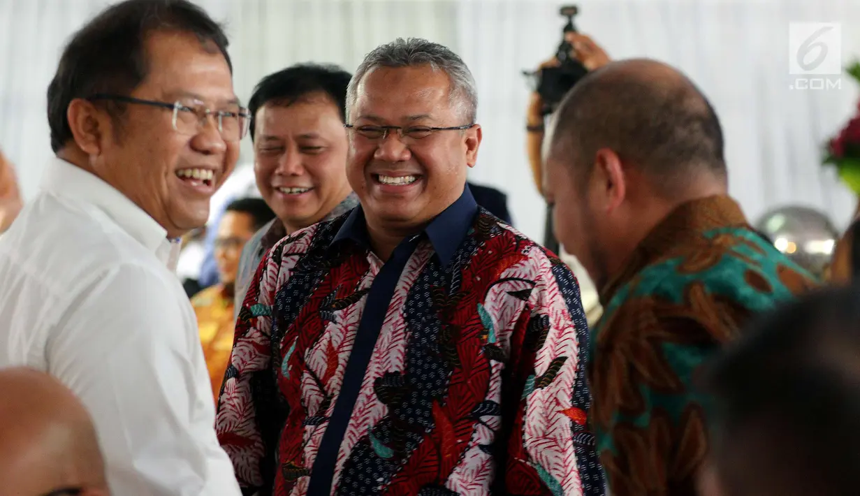 Menkominfo Rudiantara, Ketua Badan Pengawas Pemilihan Umum (Bawaslu) Abhan Misbah dan Ketua KPU Arief Budiman saat menghadiri acara Deklarasi Internet Bebas Hoax dalam Pilkada 2018 di Kantor Bawaslu, Jakarta, Rabu (31/1). (Liputan6.com/Johan Tallo)