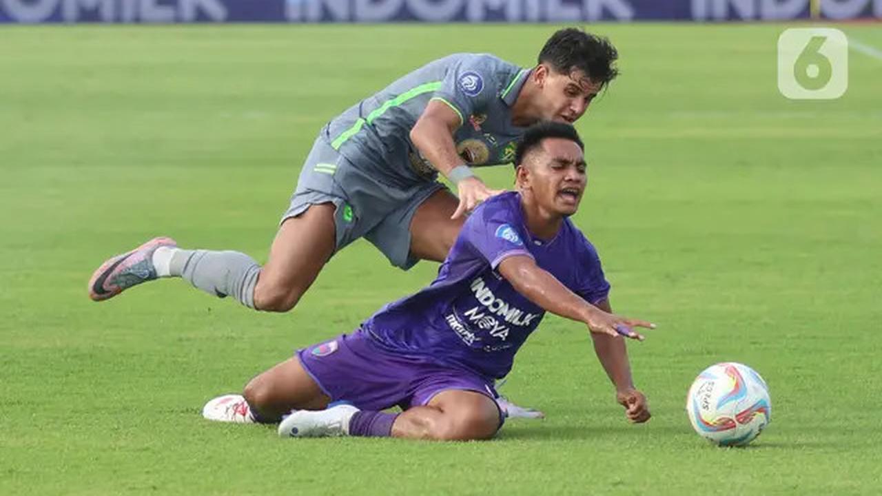 Persebaya Surabaya selamat dari kekalahan saat bertanding melawan Persita Tangerang di lanjutan BRI Liga 1 2023/2024. Bermain di Stadion Indomilk Arena, Tangerang, pada Jumat (23/2/2024), Tim Bajul Ijo, julukan persebaya, berhasil menahan imbang Persita 