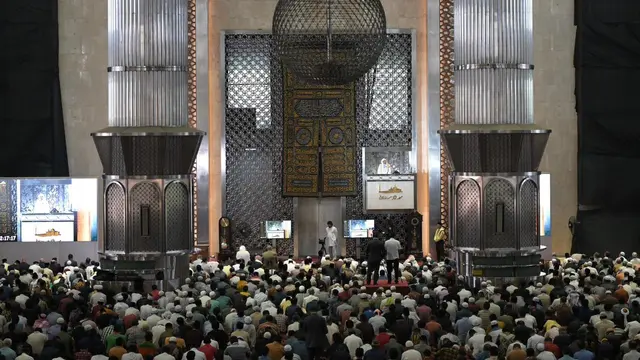 Sekretaris Jenderal Liga Muslim Dunia (MWL), Yang Mulia Syekh Dr. Mohammed Al-Issa, menyampaikan khutbah di Masjid Istiqlal Jakarta, Jumat (5/12) (Istimewa)