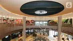 Interior pusat perbelanjaan di AEON MALL Tanjung Barat, Jakarta (20/05/2022). AEON Co.Ltd dan AEON MALL Co.Ltd resmi membuka jaringan pusat perbelanjaan keempatnya di Indonesia yang mengusung konsep “Find Happiness Beyond Your Future”. (Liputan6.com/Fery Pradolo)