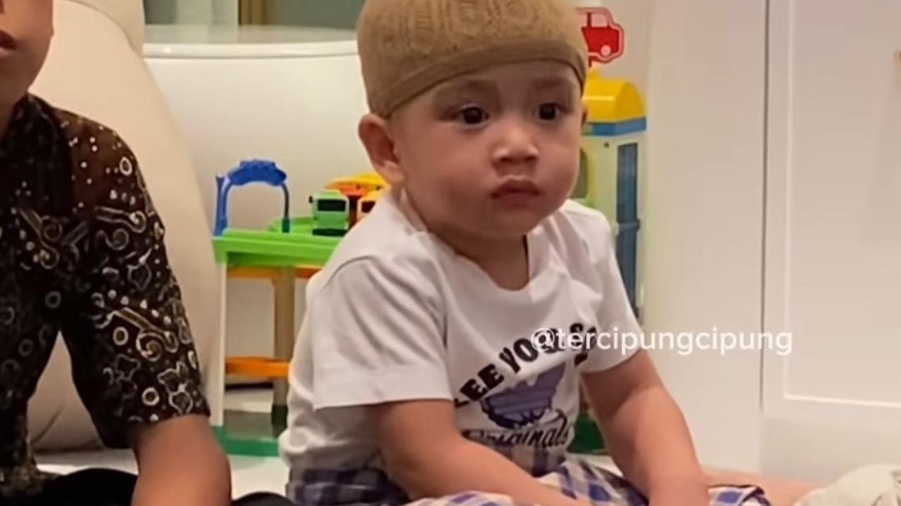 Banyak diantara para netizen yang mendoakan Rayyanza menjadi anak saleh.<br>