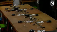 Ujian nasional berbasis komputer (UNBK) sltp terganggu karena 19 unit komputer dicuri. Polisi  melakukan olah TKP memeriksa saksi dan mengumpulkan barang bukti