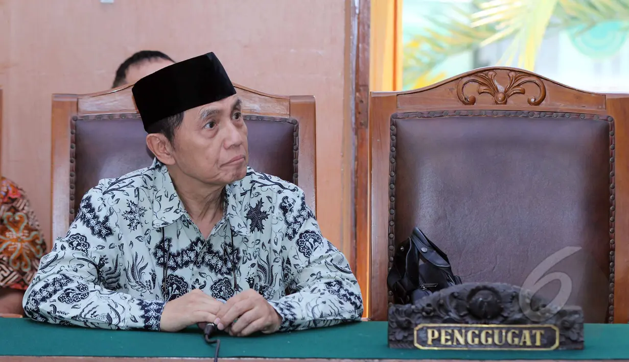 Mantan Dirjen Pajak, Hadi Poernomo hadir tanpa didampingi tim kuasa hukumnya pada sidang praperadilan terhadap KPK di PN Jakarta Selatan, Senin (11/5/2015). Sidang praperadian Hadi Poernomo ditunda hingga 18 Mei mendatang. (Liputan6.com/Helmi Afandi)