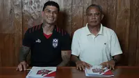 Ciro Alves (kiri) resmi berlabuh ke Malut United. (Dok. Malut United)