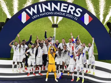 Prancis berhasil merebut gelar juara UEFA National 2021 setelah mengalahkan Spanyol di babak final. Sempat tertinggal terlebih dahulu, Les Bleus sukses melakukan come back manis yang berujung kemenangan. (AP/Pool/Miguel Medina)