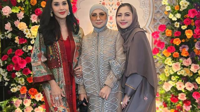 5 Potret Buka Puasa Diah Permatasari, Fuji hingga Kris Dayanti Kompak Bersama