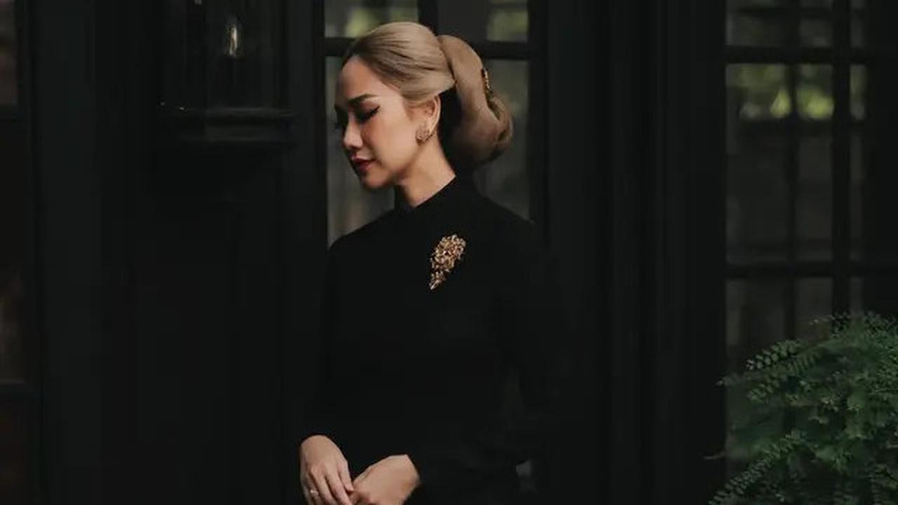 Model Kebaya Modern Pilihan BCL, Inspirasi Gaya Wanita Anggun dan Berkelas di Usia 40an