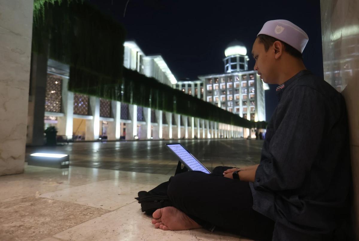 FOTO: Ribuan Jemaah Jalani Itikaf Malam 21 Ramadan di Masjid Istiqlal