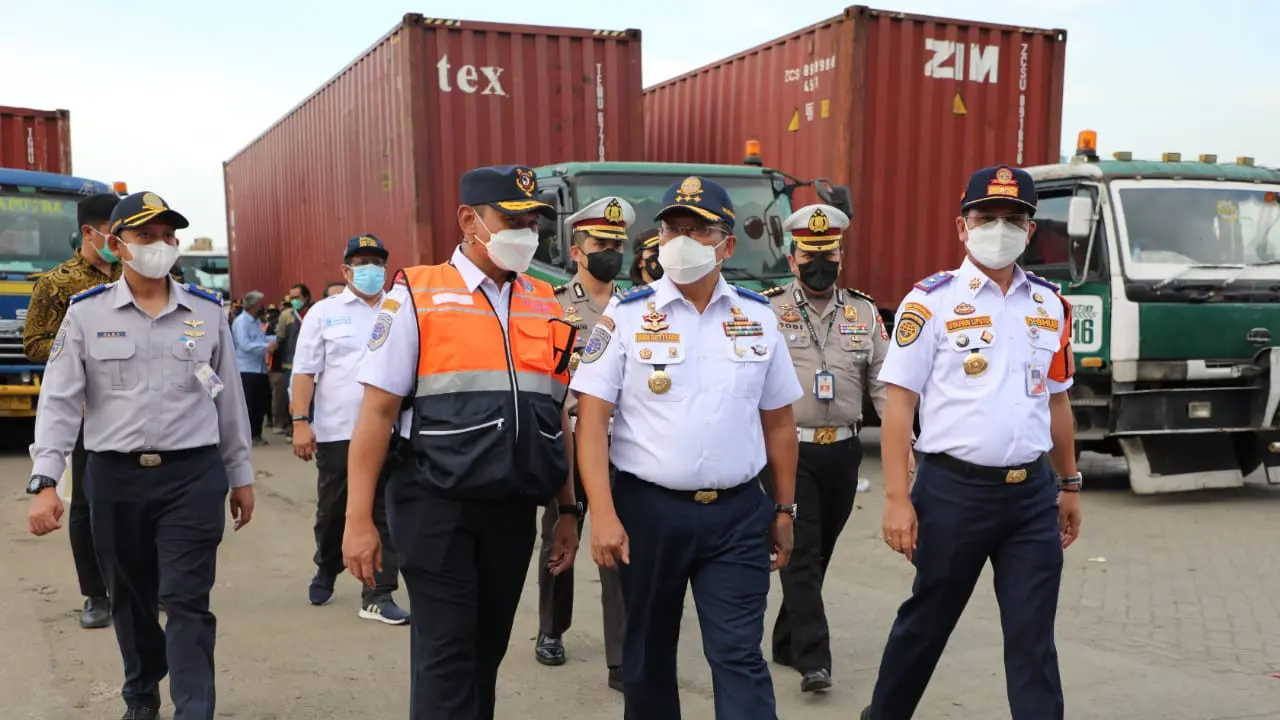 Direktorat Jenderal Perhubungan Darat Kementerian Perhubungan melakukan ramp chesk sekaligus kampanye keselamatan
