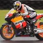 Dani Pedrosa memiliki bobot lebih ringan ketimbang pembalap MotoGP lain. (AFP/William West)