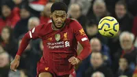 Joe Gomez didatangkan dari Charlton Athletic pada 2015 silam. Sempat kesulitan mendapatkan tempat, Gomez akhirnya menjadi duet Virgil van Dijk di lini belakang The Reds. Pemuda 24 tahun itu juga berjasa membawa gelar Liga Inggris pertama Liverpool pada musim 2019/2020. (AFP/Paul Ellis)