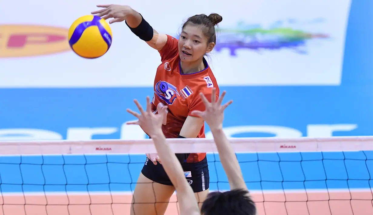 Chatchu-on Moksri. Pemain Thailand berusia 22 tahun berpostur 180 cm yang berposisi sebagai outside hitter ini menempati posisi ke-6 dalam daftar top skor sementara hingga berakhirnya babak penyisihan grup. Ia total mengoleksi 202 poin yang diperoleh dari 164 smash, 29 block dan 9 service. Thailand pun dibawanya menempati posisi ke-8 di klasemen akhir penyisihan grup dan lolos ke perempatfinal untuk menghadapi Turki, 14 Juli 2022. (volleyballworld.com)