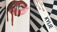 Usaha Lipstick 'Kylie Lip Kit' nya pun selalu terjual habis dan laris manis meskipun baru hitungan jam di pasarkan. (instagram/Bintang.com)