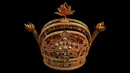 Mahkota emas Kesultanan Siak. Mahkota ini terdiri dari material berupa emas, batu mulia dan batu permata.Mahkota ini dibuat dari emas dan dihiasi permata,  berlian dan  batu mirah delima. (Komunitas Majapahit/mahkota/wwn)