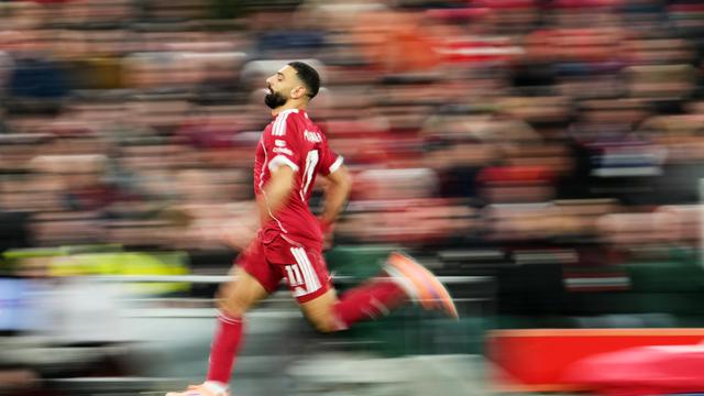 Aksi Mohamed Salah di laga Liverpool vs Brighton di pekan ke-16 Liga Inggris 2025/2026 di Anfield, Sabtu (13/12/2025). (AP Photo/Jon Super)
