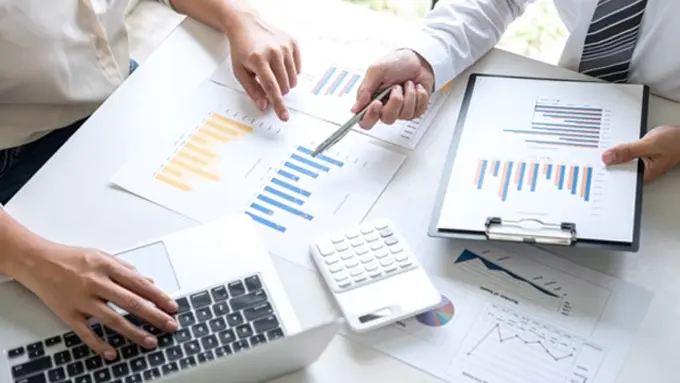 Ilustrasi bisnis di usia muda