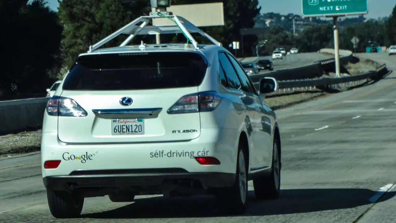 Mobil Google Semakin Mahir Mengemudi Jalanan Kota