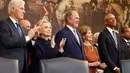 Mantan Presiden AS Bill Clinton, mantan Menteri Luar Negeri AS Hillary Clinton, mantan Presiden AS George W. Bush, mantan ibu negara Laura Bush dan mantan Presiden AS Barack Obama (kiri ke kanan) tiba di pelantikan Presiden ke-47 Amerika Serikat, Donald Trump, di Rotunda Gedung Kongres AS pada tanggal 20 Januari 2025 di Washington DC. (Chip Somodevilla/POOL/AFP)