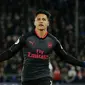 Striker Arsenal, Alexis Sanchez, melakukan selebrasi usai mencetak gol ke gawang Crystal Palace pada laga Premier League di Stadion Selhurst Park, Jumat (29/12/2017). Arsenal menang 3-2 atas Crystal Palace. (AP/Alastair Grant)