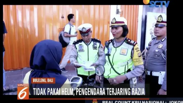 Gelar Operasi Simpatik, Polres Buleleng Beri Helm Gratis dan Bunga Mawar