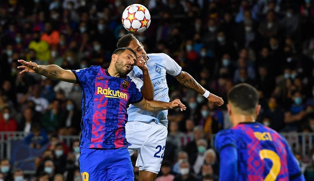 Sergio Aguero - Kondisi Aguero yang telah pulih dari cedera membuatnya mempunyai kesempatan besar merasakan laga El Clasico pertamanya. Striker haus gol ini merupakan ancaman nyata bagi Real Madrid di laga nanti. (AFP/Josep Lago)