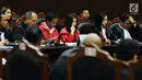 Pihak pemohon mengikuti sidang perdana permohonan uji materi UU Nomor 7 Tahun 2017 tentang Penyelenggaraan Pemilu di Gedung Mahkamah Kontitusi, Jakarta, Selasa (5/9). Ada tiga pasal yang diuji materikan. (Liputan6.com/Helmi Fithriansyah)