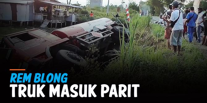VIDEO: Rem Blong, Truk Tabrak Motor Hingga Masuk Parit