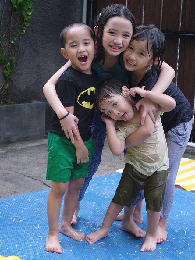 Segera Dikaruniai Adik, Ini 6 Potret Kompak Keempat Buah Hati Zaskia Adya Mecca