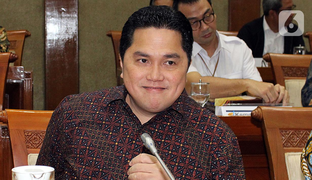 Menteri Badan Usaha Milik Negara (BUMN) Erick Thohir mengikuti rapat dengan Komisi VI DPR, di kompleks Parlemen, Jakarta, Senin (2/12/2019). Rapat tersebut membahas Penyertaan Modal Negara (PMN) pada Badan Usaha Milik Negera tahun anggaran 2019 dan 2020. (Liputan6.com/Johan Tallo)