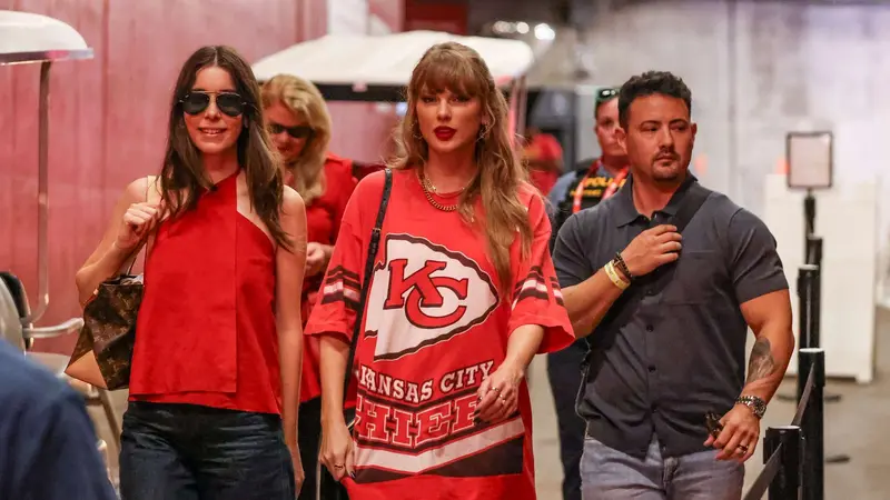 Taylor Swift di pertandingan Kansas City Chiefs 2024 (X/@HelloCanada)