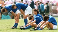 Final Piala Dunia 1994. Laga final pertama Piala Dunia yang harus diselesaikan dengan adu penalti pertama kali terjadi pada Piala Dunia 1994. Saat itu Brasil berjumpa Italia (17/7/1994) yang akhirnya dimenangi Brasil melalui adu penalti dengan sor 3-2 setelah hingga babak perpanjangan waktu skor masih sama kuat 0-0. (AFP/Eugene Garcia)