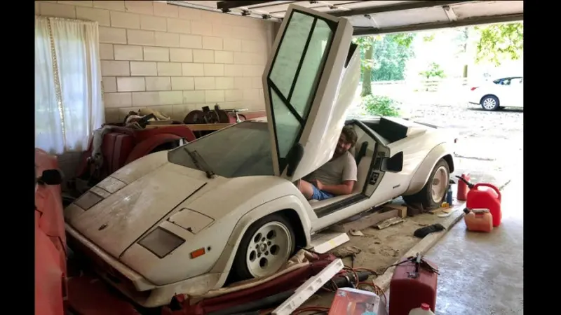 Lamborghini Countach LP400 S.