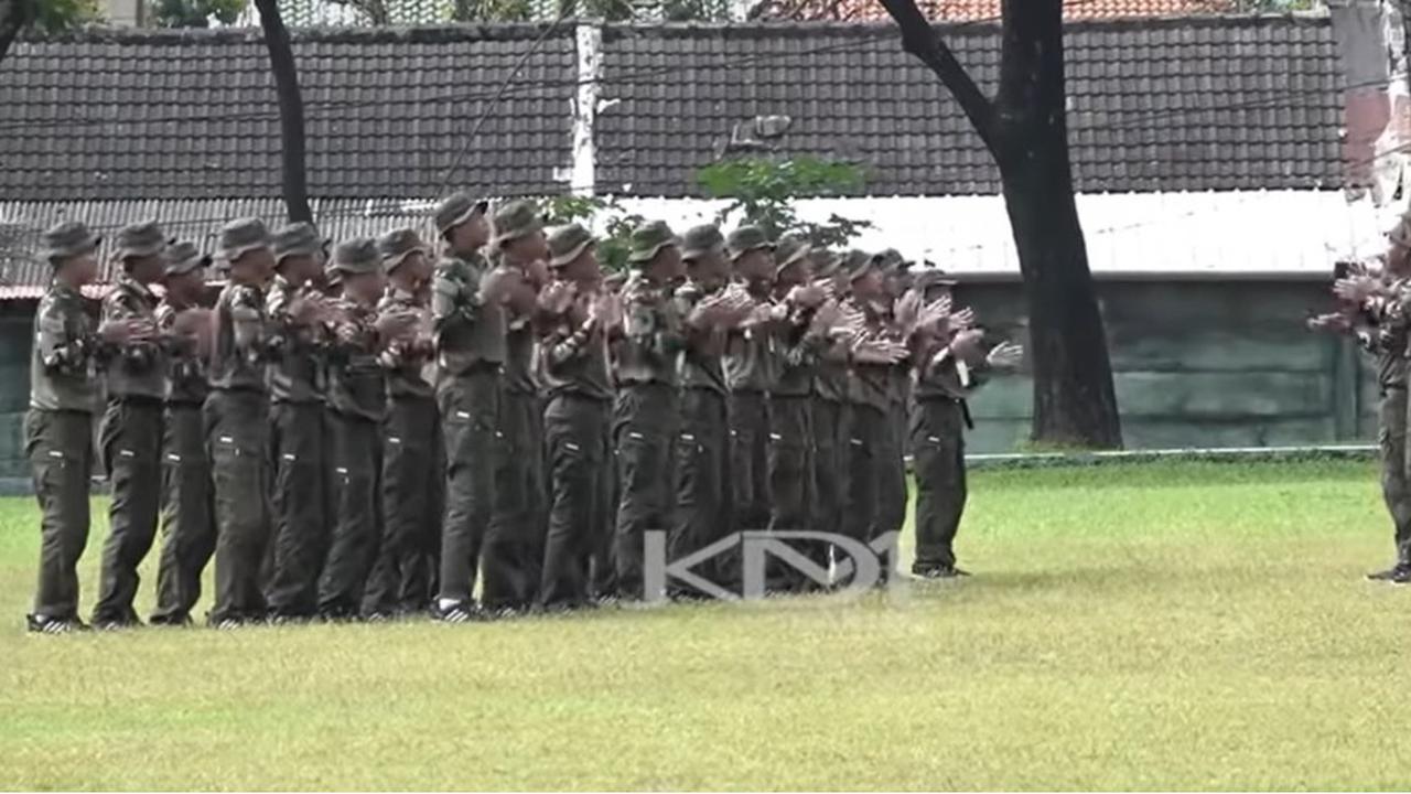 VIDEO: Siswa Teriak Lantang Depan Perwira TNI 'Lulus' dari Barak Militer Jalani Program Gubernur Jabar Dedi Mulyadi